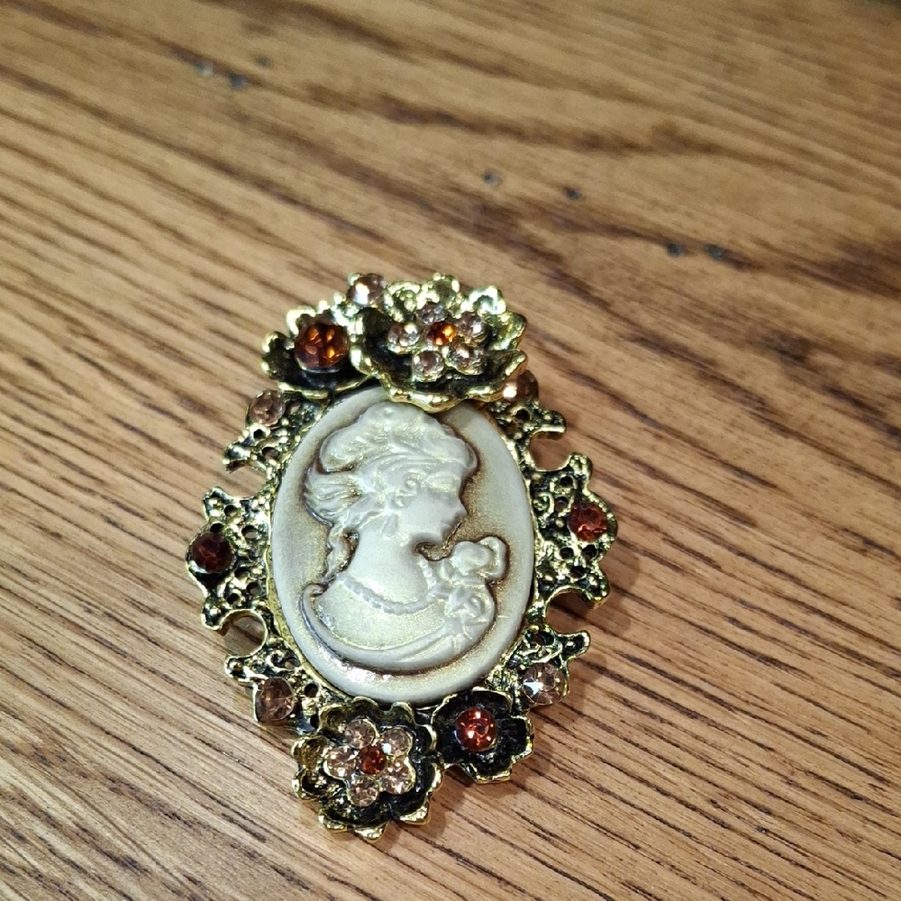 Vintage Style Gold Cameo Brooch